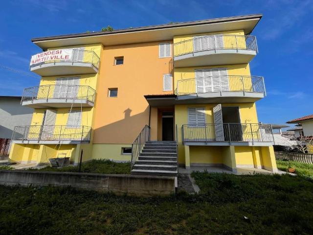 Appartamento in vendita a Vellezzo Bellini, Lombardia
