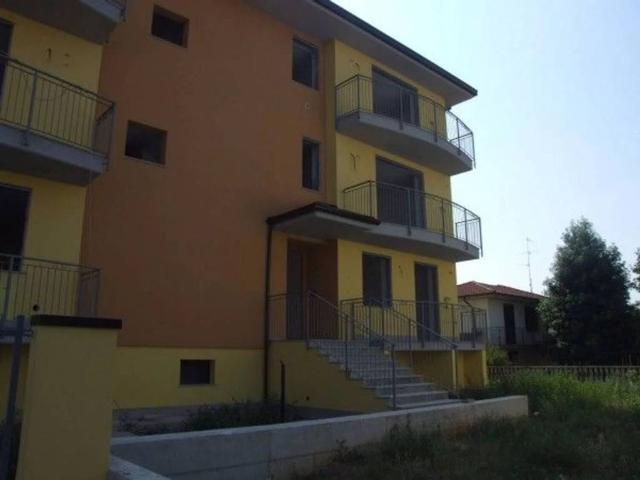 Appartamento in vendita a Vellezzo Bellini, Lombardia