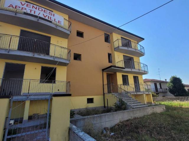Appartamento in vendita a Vellezzo Bellini, Lombardia
