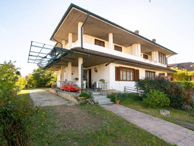 Villa Indipendente in vendita a Vellezzo Bellini, Lombardia