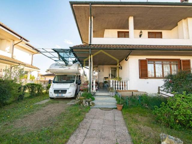 Villa Indipendente in vendita a Vellezzo Bellini, Lombardia