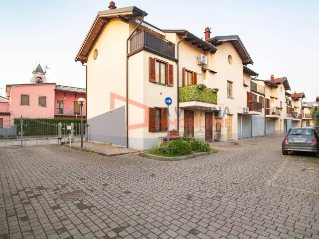 Appartamento in vendita a Vellezzo Bellini, Lombardia