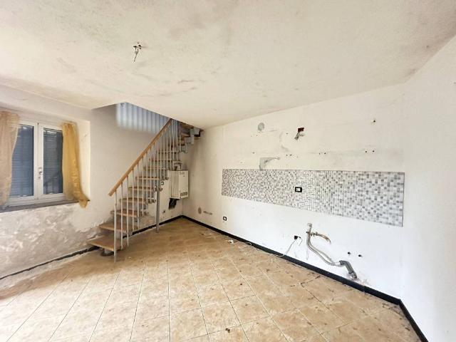 Appartamento in vendita a Vellezzo Bellini, Lombardia