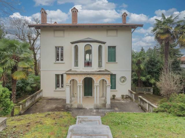 Appartamento in vendita a Venegono Superiore, Lombardia