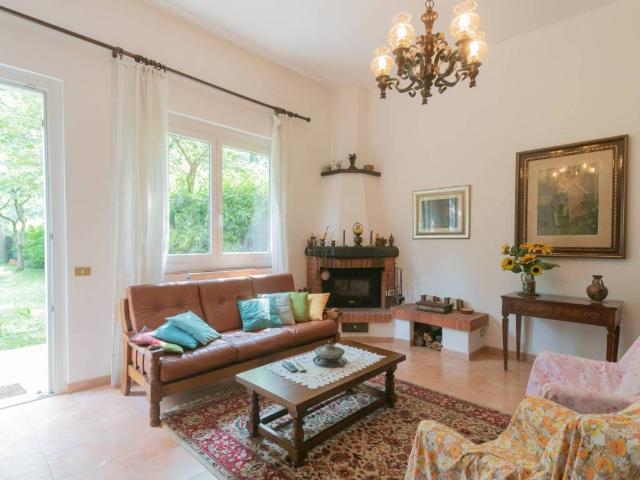 Villa Schiera in vendita a Venegono Superiore, Lombardia