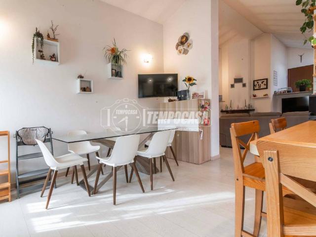 Appartamento in vendita a Veniano, Lombardia