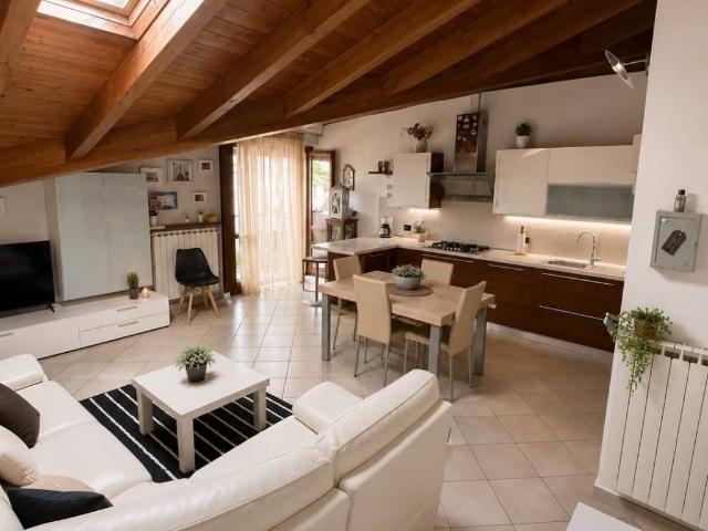 Appartamento in vendita a Appiano Gentile, Lombardia