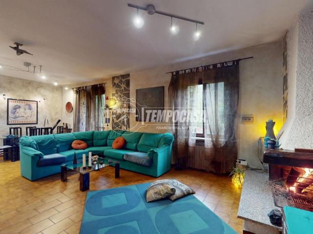 Appartamento in vendita a Verano Brianza, Lombardia