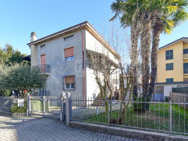 Appartamento in vendita a Verano Brianza, Lombardia
