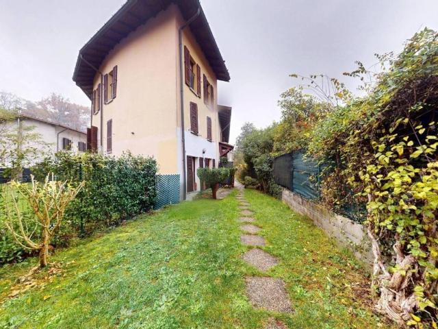 Appartamento in vendita a Verano Brianza, Lombardia