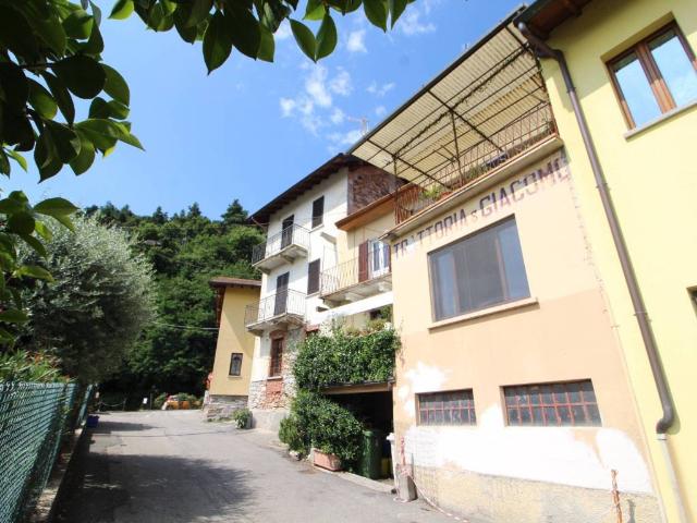 Appartamento in vendita a Vergiate, Lombardia