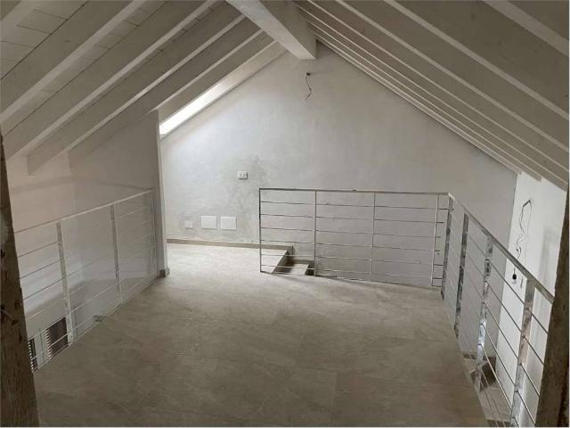 Appartamento in vendita a Vergiate, Lombardia