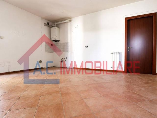 Appartamento in vendita a Vergiate, Lombardia