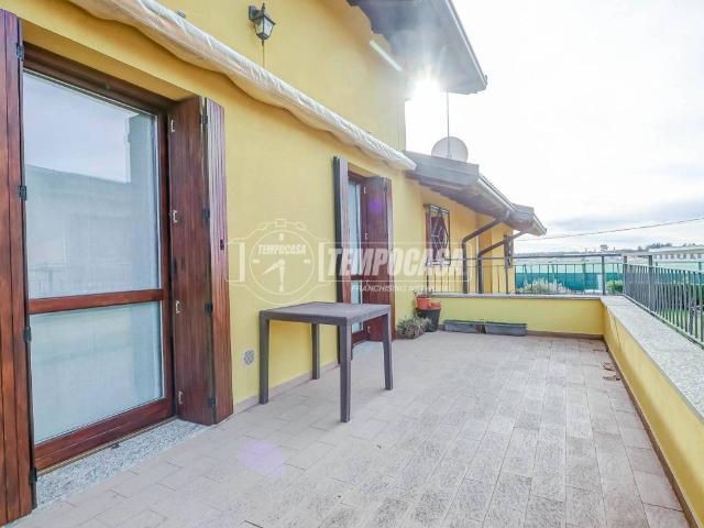Villa Schiera in vendita a Sesona, Vergiate