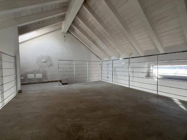 Appartamento in vendita a Vergiate, Lombardia