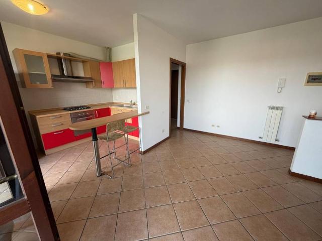 Appartamento in vendita a Vernate, Lombardia