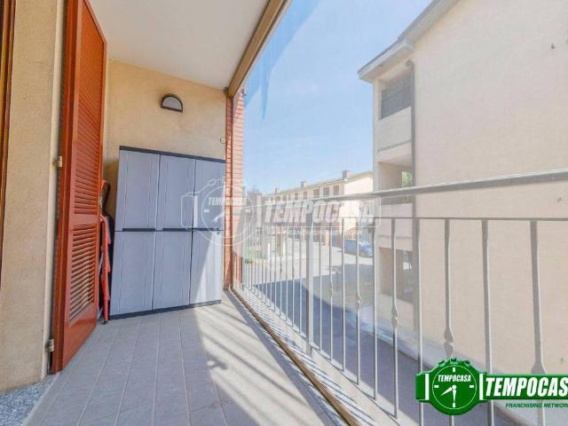 Appartamento in vendita a Vernate, Lombardia