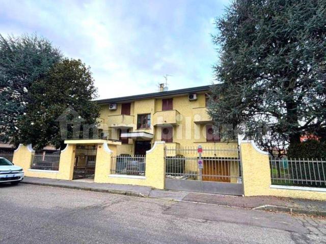 Appartamento in vendita a Vernate, Lombardia