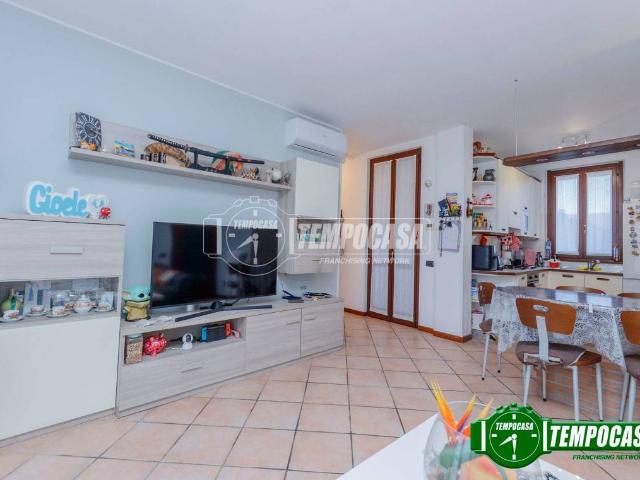 Appartamento in vendita a Vernate, Lombardia