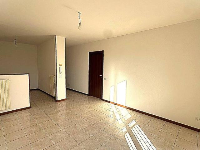Appartamento in vendita a Verolanuova, Brescia