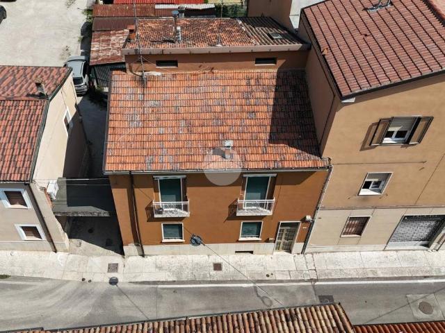 Appartamento in vendita a Sud-Est, Brenzone