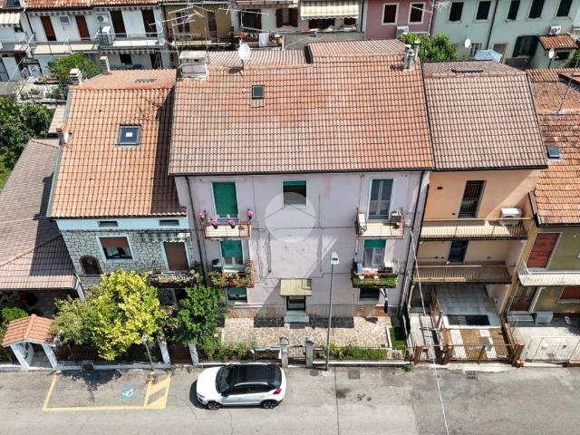 Appartamento in vendita a Sud-Est, Brenzone