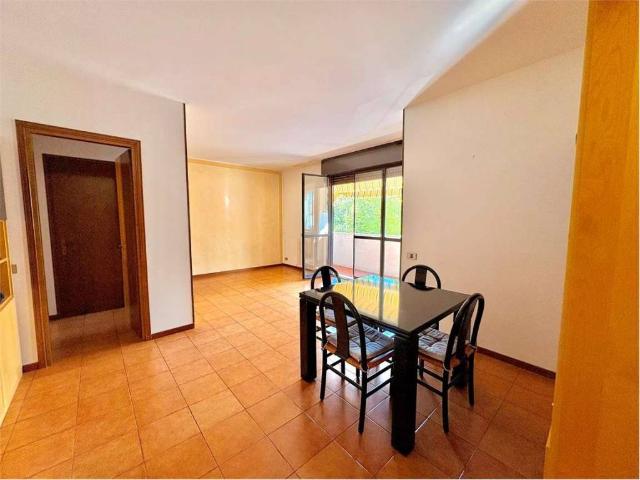 Appartamento in vendita a Sud-Est, Brenzone