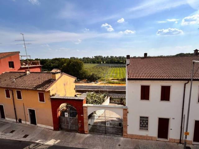Appartamento in vendita a Sud-Est, Brenzone