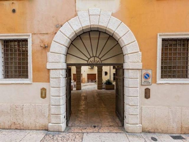 Appartamento in vendita a Centro storico, Brenzone