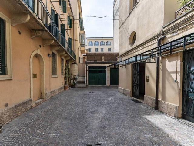 Appartamento in vendita a Centro storico, Brenzone