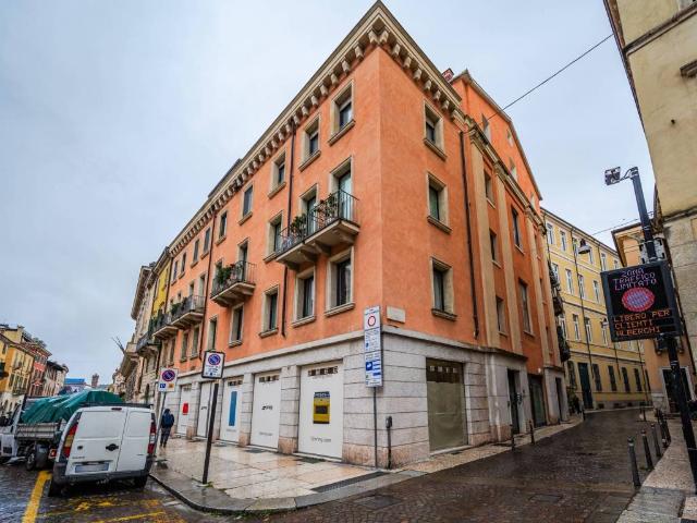 Appartamento in vendita a Centro storico, Brenzone