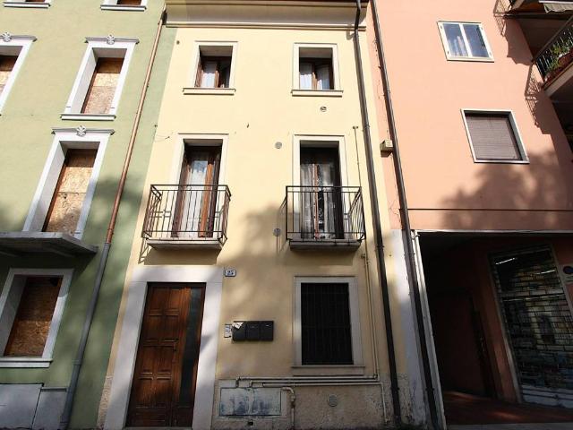 Appartamento in vendita a Sud-Est, Brenzone