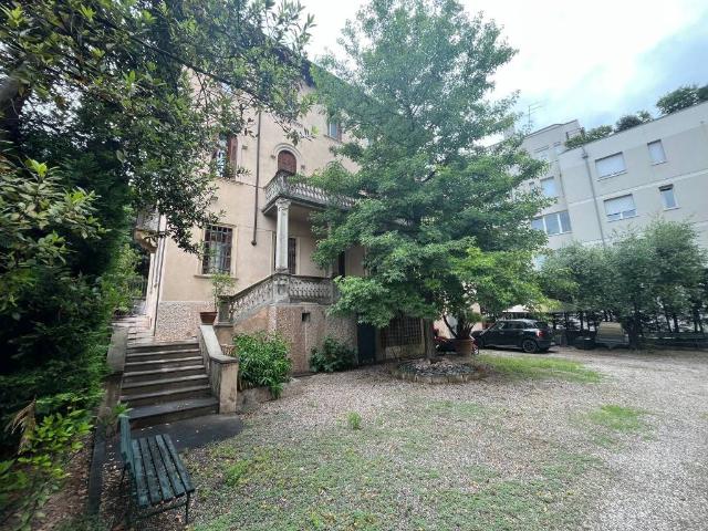 Appartamento in vendita a Borgo Trento, Verona