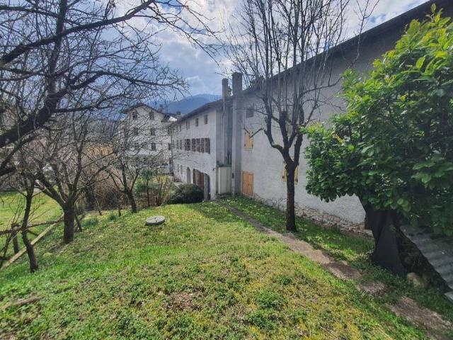 Appartamento in vendita a Verzegnis, Friuli-Venezia Giulia