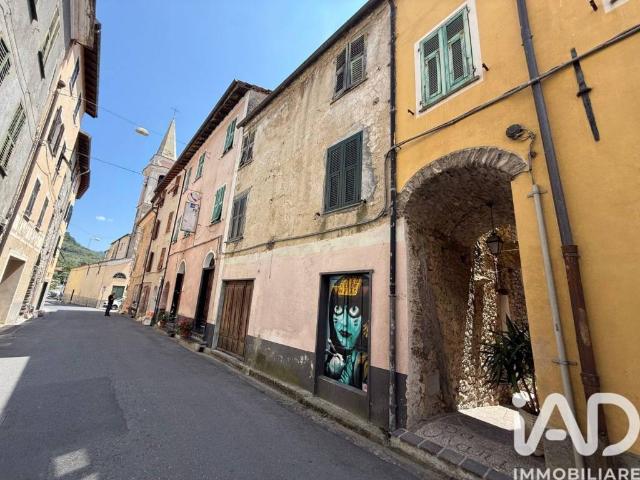 Appartamento in vendita a Vessalico, Liguria