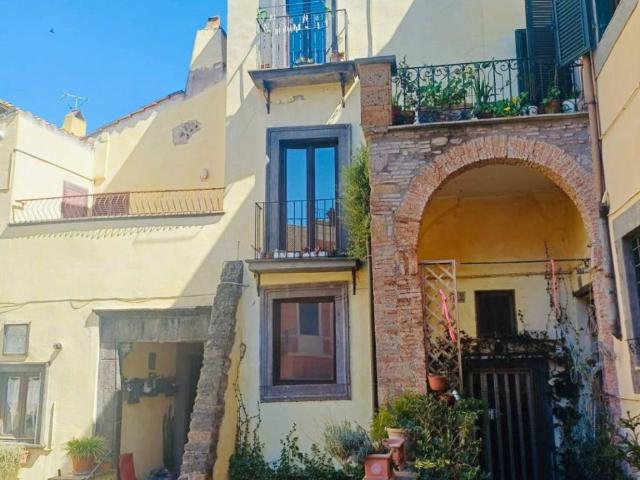 Appartamento in vendita a Madonna del Ponte, Vetralla