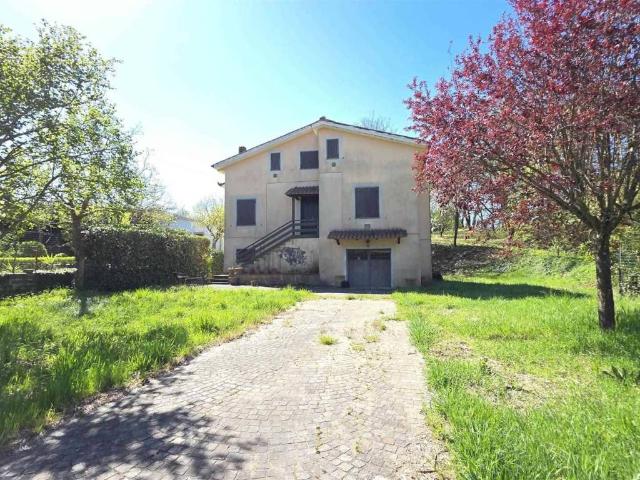 Villa Indipendente in vendita a Vetralla, Lazio
