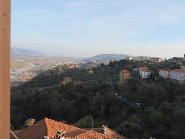 Appartamento in vendita a Vezzano Inferiore, Vezzano Ligure