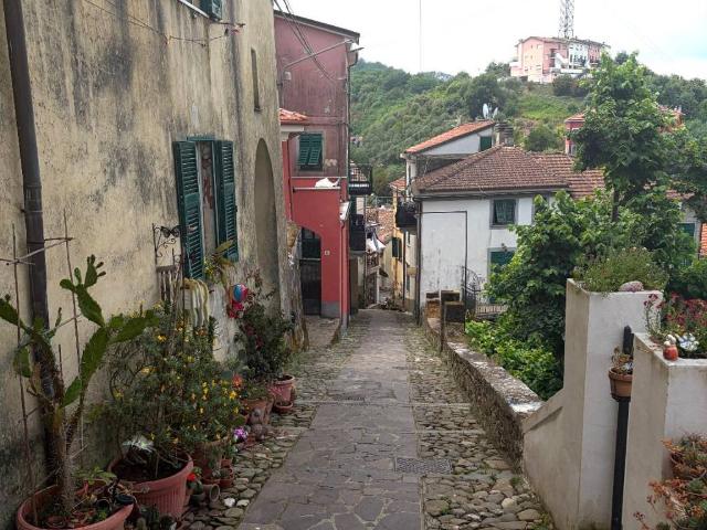 Appartamento in vendita a Vezzano Ligure, Liguria