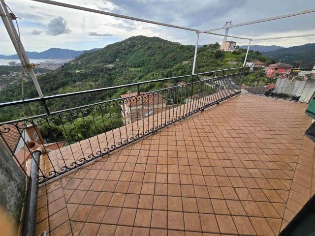Appartamento in vendita a Vezzano Ligure, Liguria