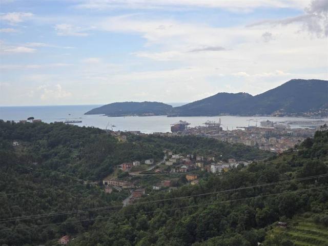 Appartamento in vendita a Vezzano Ligure, Liguria
