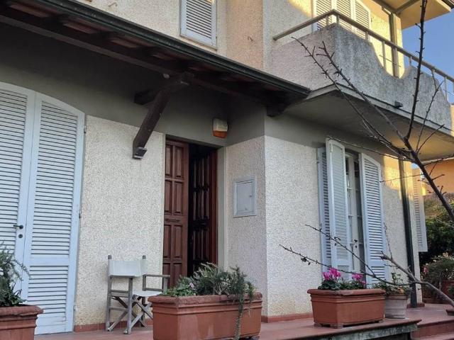 Villa Indipendente in vendita a Viareggio, Toscana