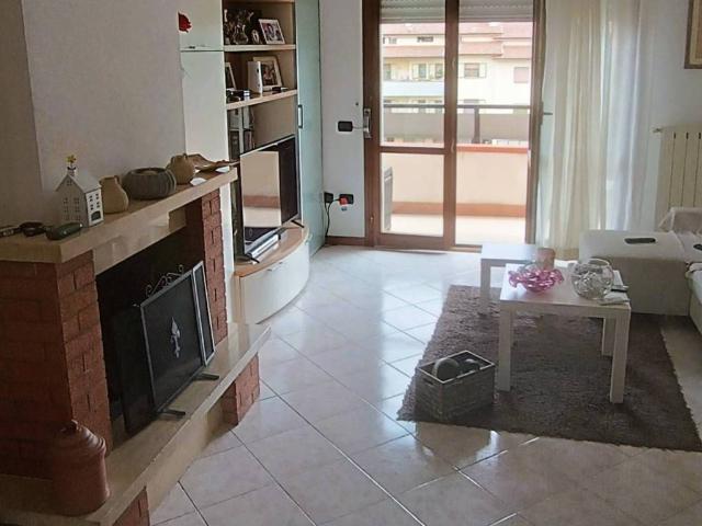 Appartamento in vendita a Mirandola, Vicchio