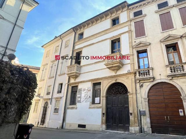 Appartamento in vendita a Vicenza, Veneto