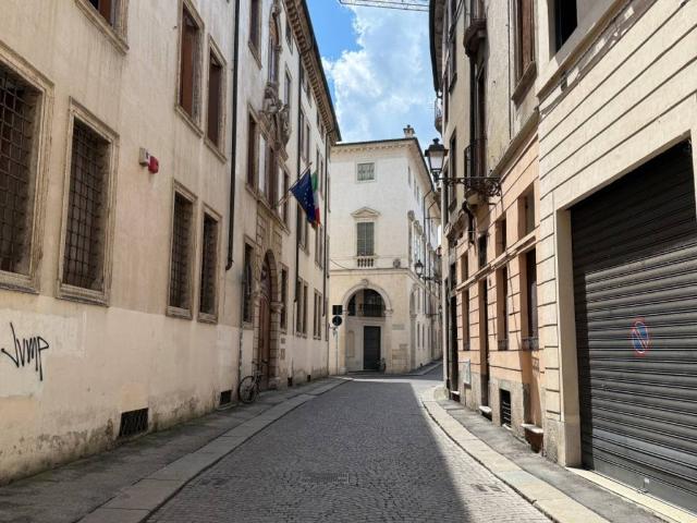 Appartamento in vendita a Vicenza, Veneto