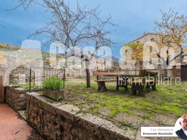 Appartamento in vendita a Vico Nel Lazio, Lazio