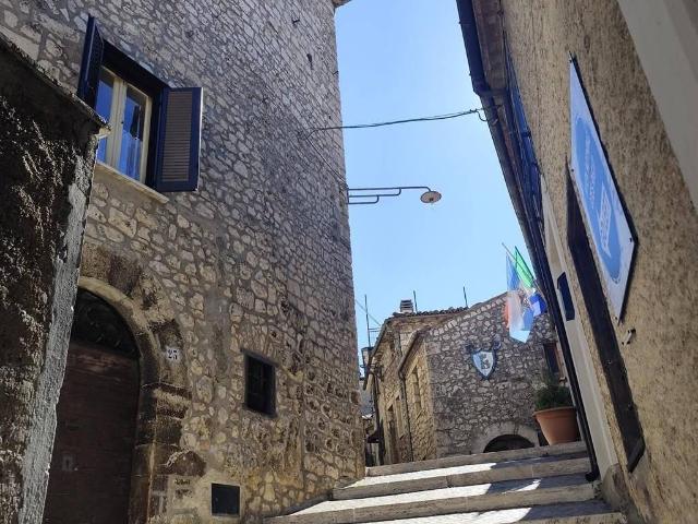 Appartamento in vendita a Vico Nel Lazio, Lazio