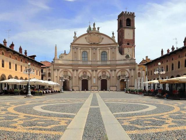 Appartamento in vendita a Vigevano, Lombardia