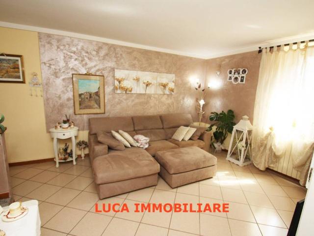 Appartamento in vendita a Guzzano, Villa Basilica