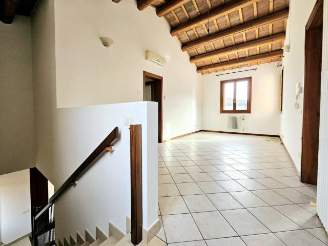 Appartamento in vendita a Villa Estense, Veneto